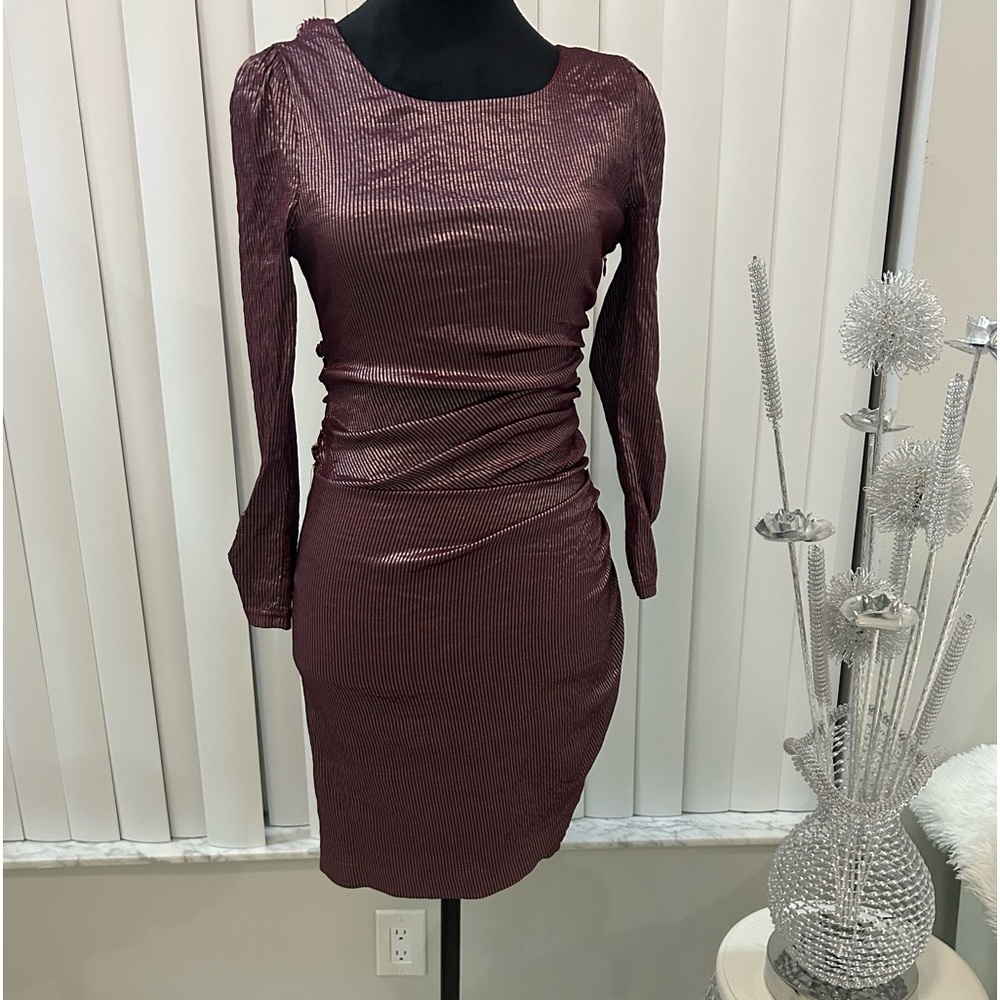 Elegant well constructed dress  with nice detail in tbd back